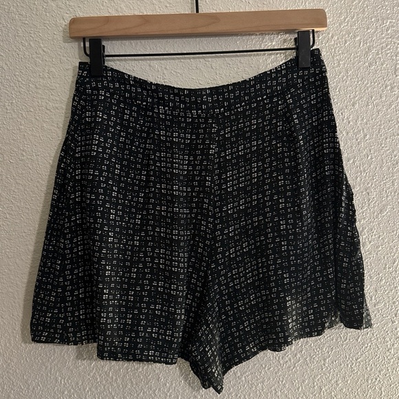 Zara Basic Flowy Shorts - Picture 1 of 7